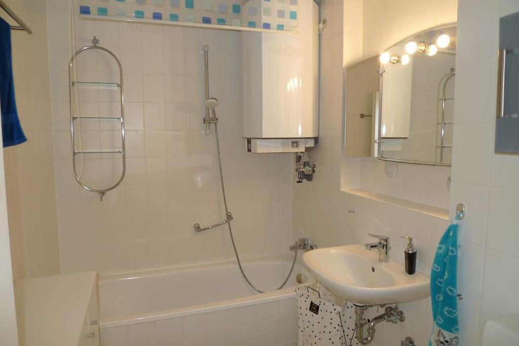 Aquamarin - Charmantes Appartement Mit Balkon Росток Экстерьер фото