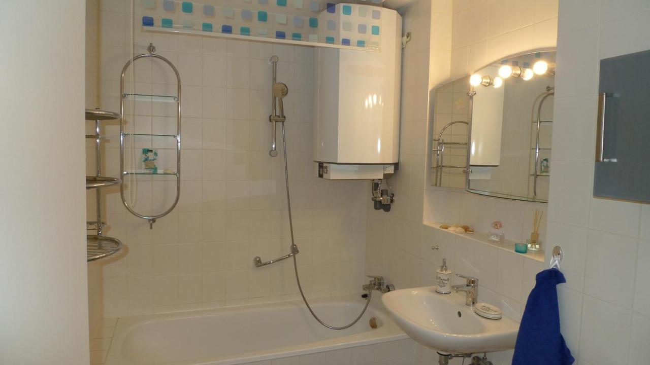 Aquamarin - Charmantes Appartement Mit Balkon Росток Экстерьер фото